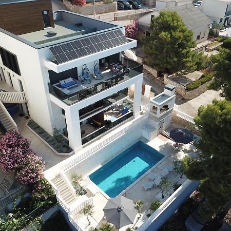 Luxury Beachfront Villa Carlisa Чиово Экстерьер фото