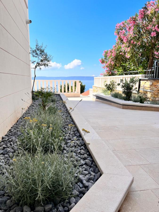 Luxury Beachfront Villa Carlisa Чиово Экстерьер фото
