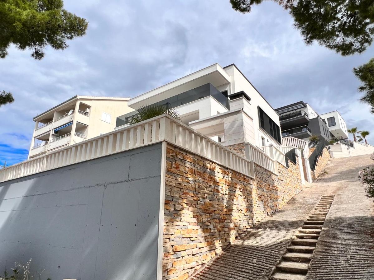Luxury Beachfront Villa Carlisa Чиово Экстерьер фото