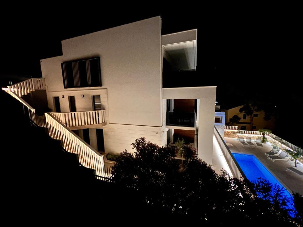 Luxury Beachfront Villa Carlisa Чиово Экстерьер фото