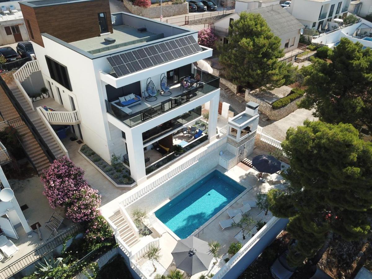 Luxury Beachfront Villa Carlisa Чиово Экстерьер фото