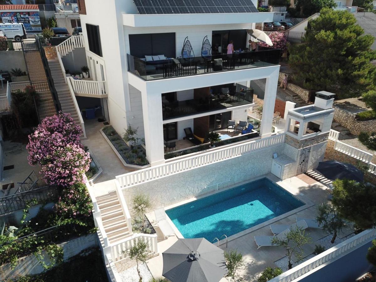 Luxury Beachfront Villa Carlisa Чиово Экстерьер фото