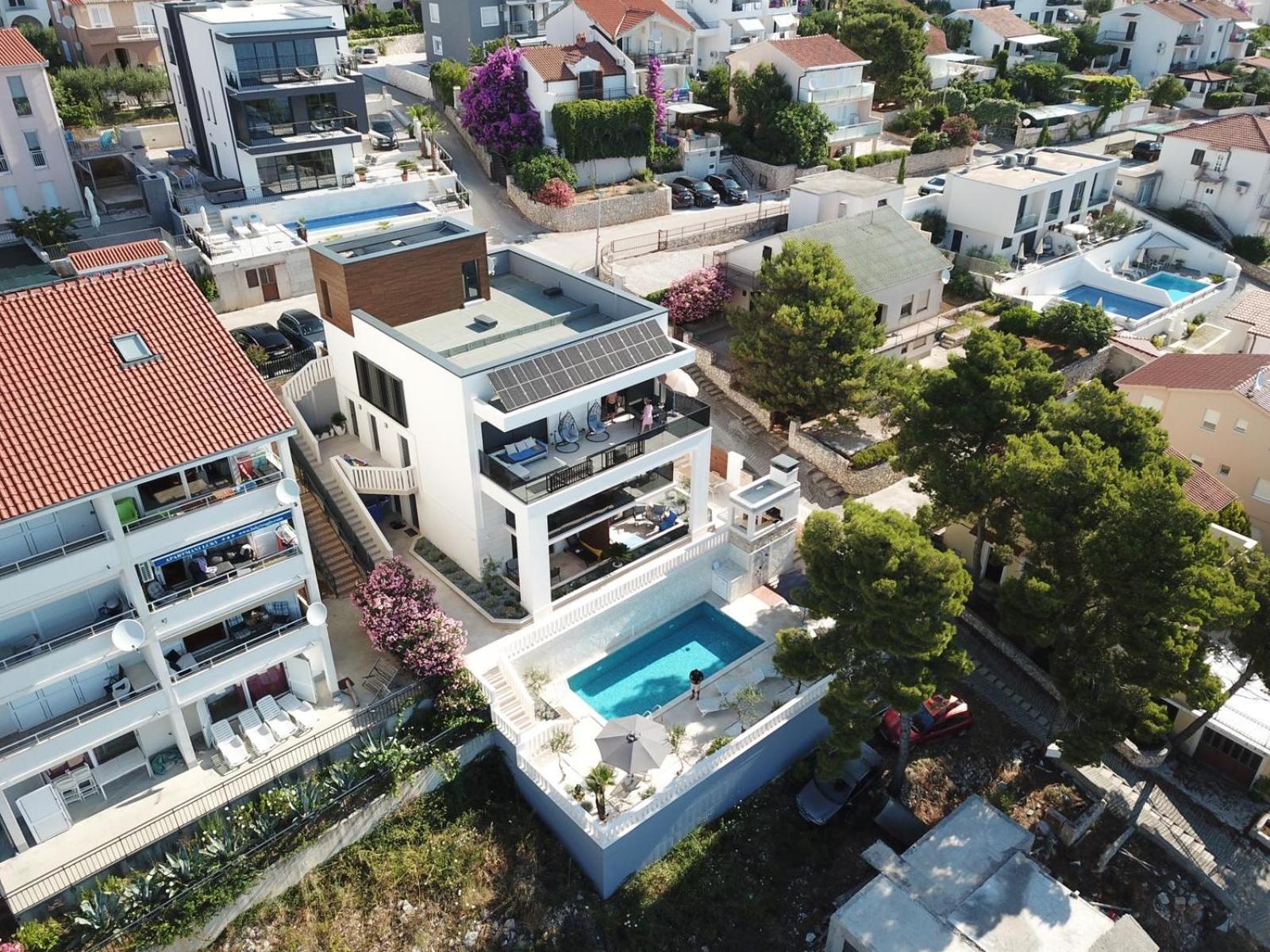 Luxury Beachfront Villa Carlisa Чиово Экстерьер фото